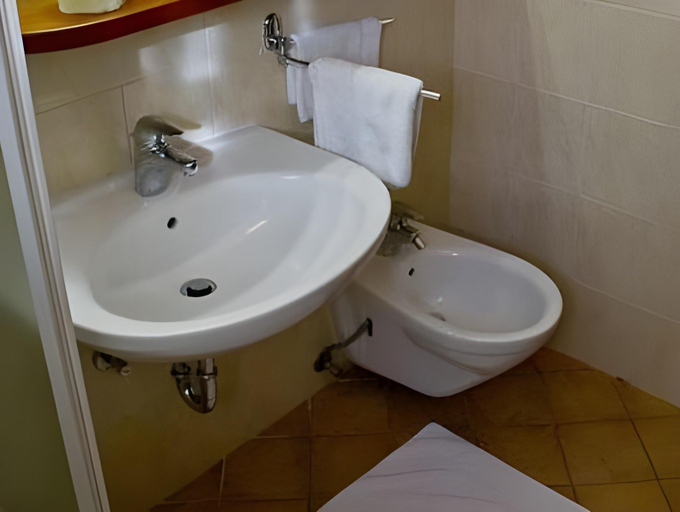 Bathroom, Hotel Sporn, Domžale
