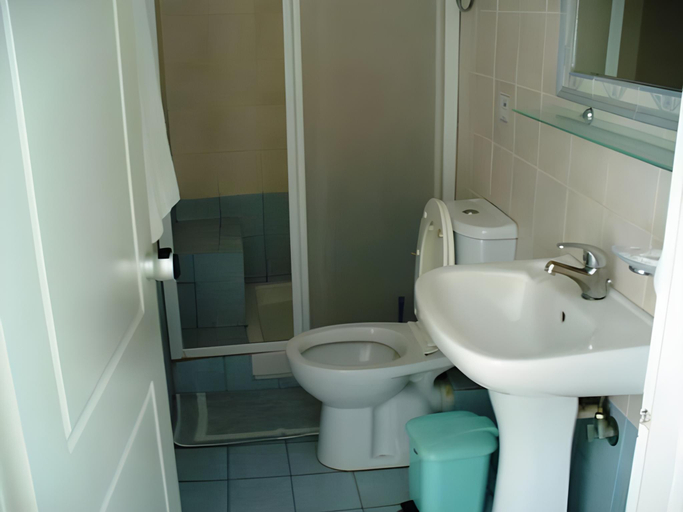 Bathroom 3, Xenios Zeus Rooms, Peloponnese