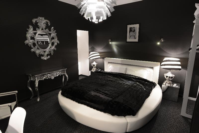 Bedroom 26