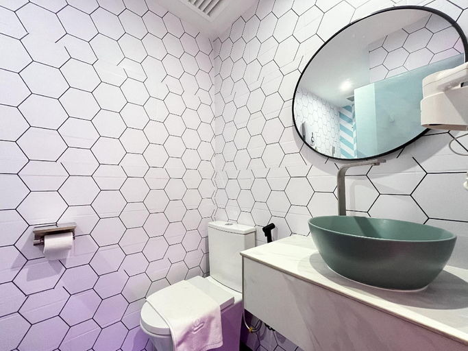 Bathroom 10