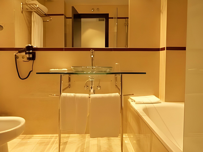 Bathroom 5, Centro Los Braseros, Burgos