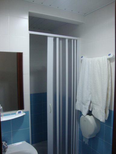 Bathroom 3, Alianca Alojamento Local, Guarda