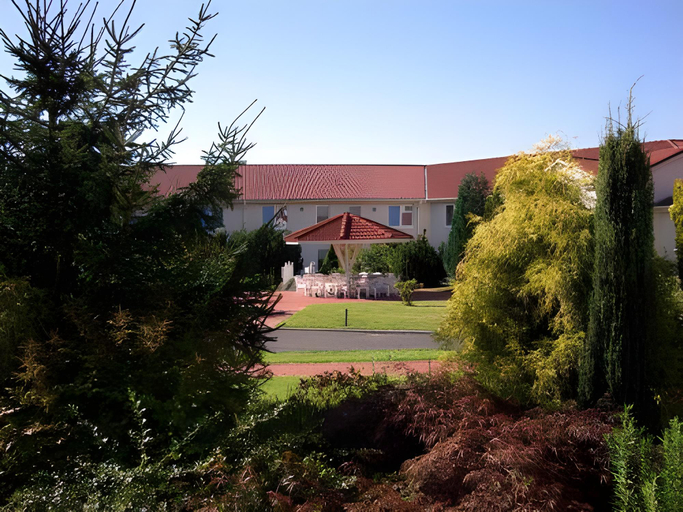 Exterior & Views 14