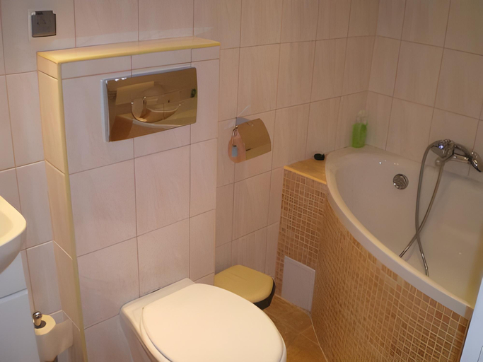 Bathroom 2, Rembrandt Aparthotel, Kraków City