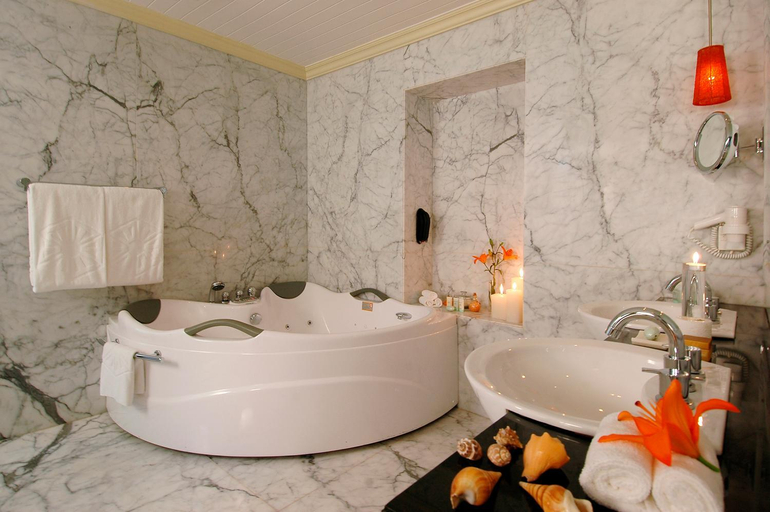Bathroom 3, Taj West End, Bengaluru, Bangalore