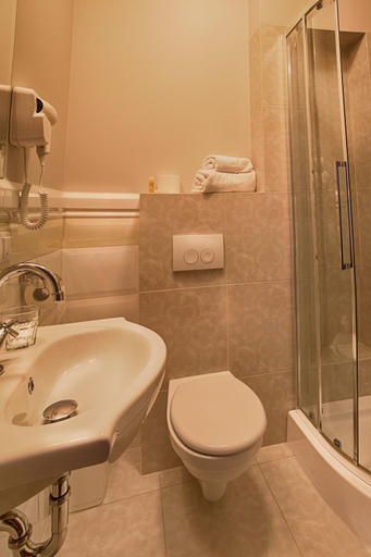 Bathroom 9