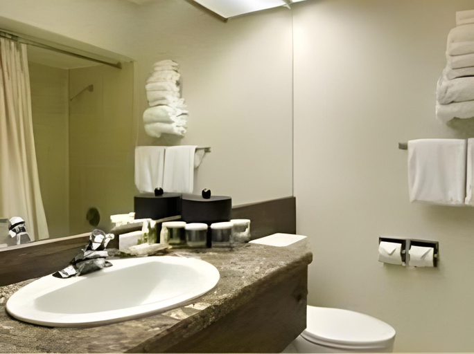 Bathroom 4, Astoria Riverwalk Inn, Clatsop