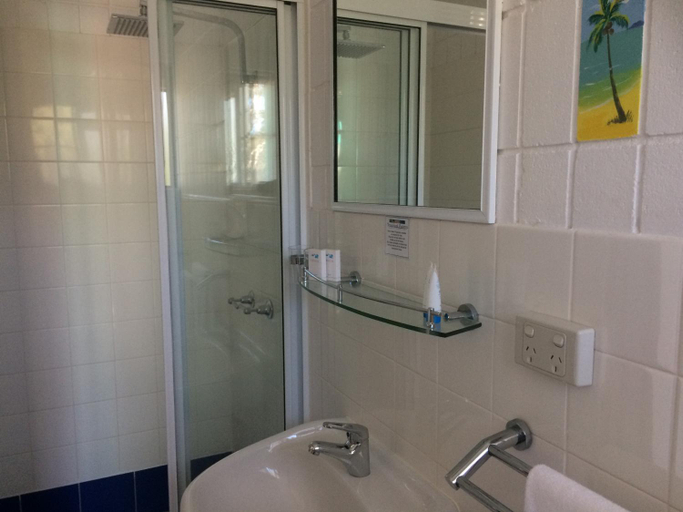 Bathroom 4, Tropical Palms Resort & 4WD Hire, Magnetic Island