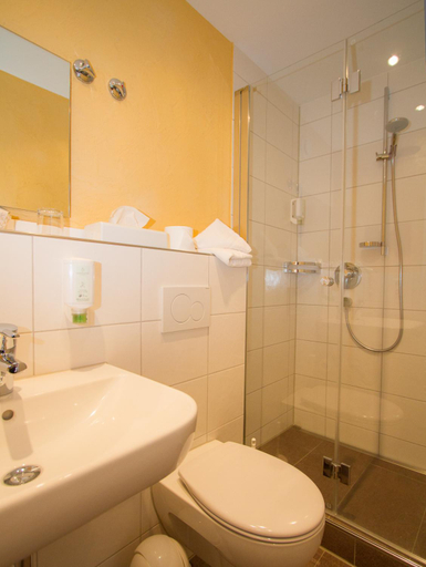 Bathroom 2, Hotel Restaurant Falken, Freudenstadt