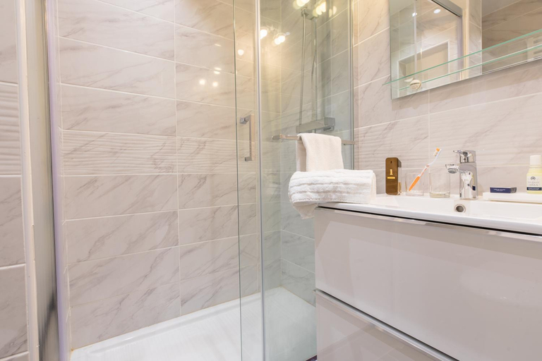 Bathroom 3, Courchevel Olympic, Savoie