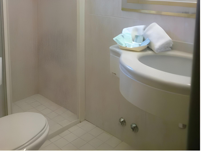 Bathroom 2, Hotel Giovanella, Rimini
