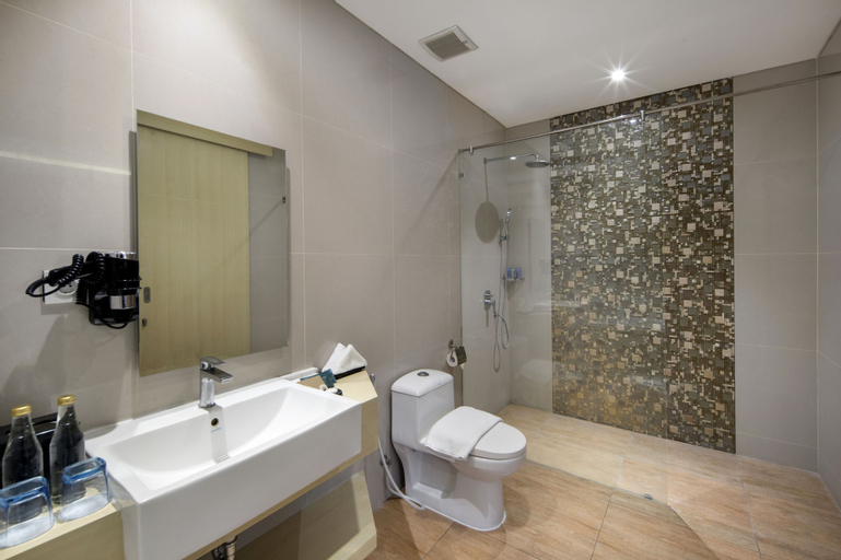 Bathroom 12