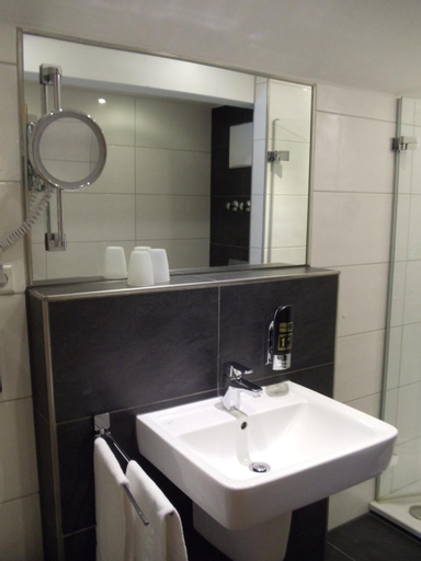 Bathroom 12