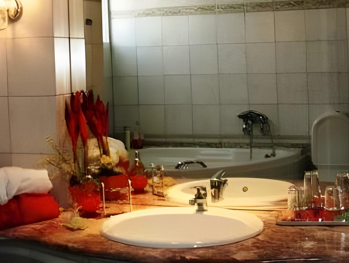 Bathroom 2, Hotel Pella, Central Macedonia