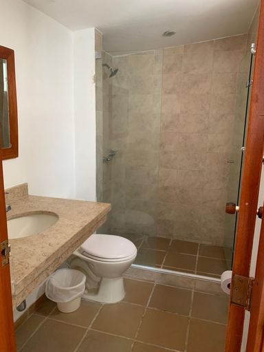 Bathroom 4, Hotel Bahia Plaza, Santa Marta (Dist. Esp.)