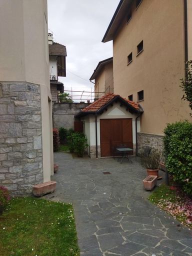 Exterior 2