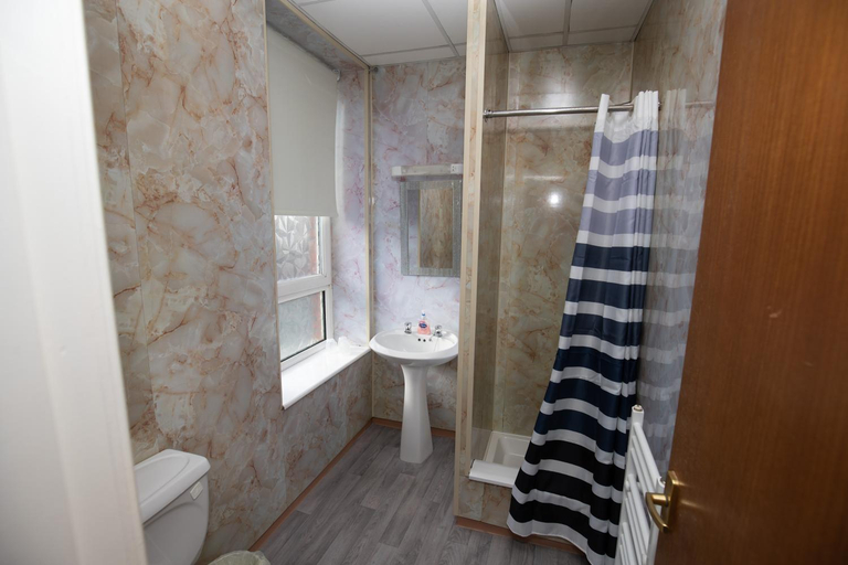Bathroom 2, The Carlton, Blackpool
