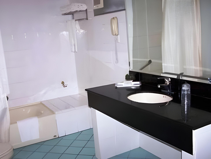 Bathroom 4, Hotel MiraMar, Lima