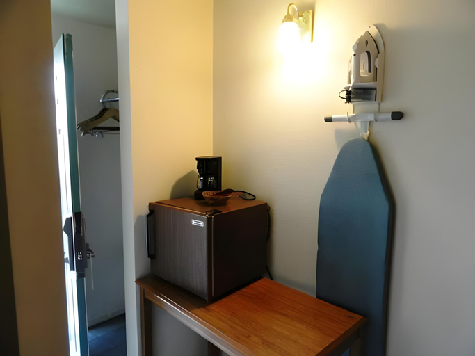 Others 5, Applegate Inn, Merced