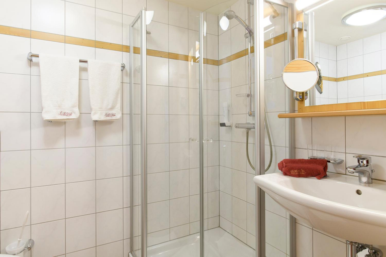Bathroom 2, Hotel Alpenrose, Bludenz