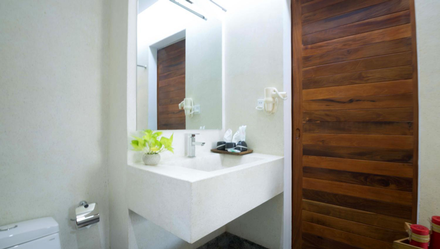 Bathroom 9