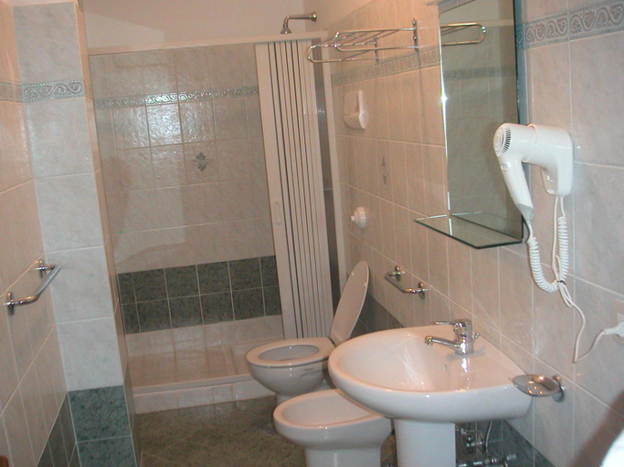 Bathroom 2, Residence Galati, Messina