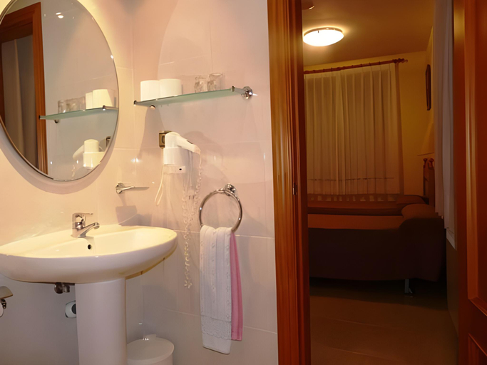 Bathroom 4, Hostal Casa Castro, Huesca
