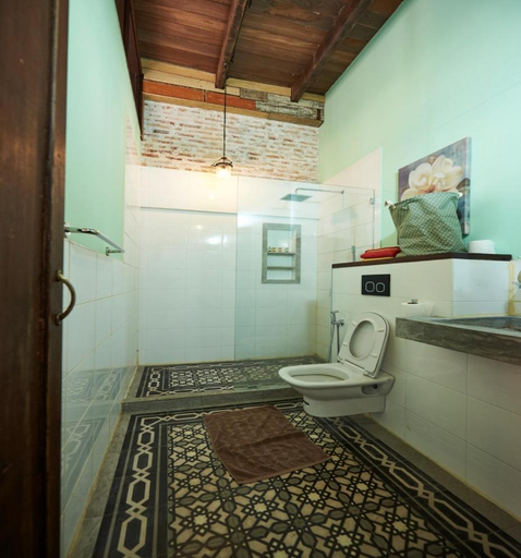 Bathroom 4, You Le Yuen Heritage Guesthouse, Penang Island
