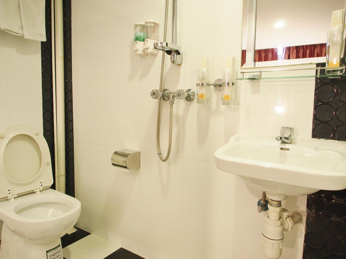 Bathroom 9