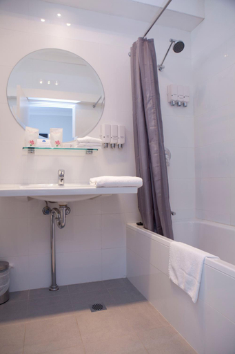 Bathroom 9