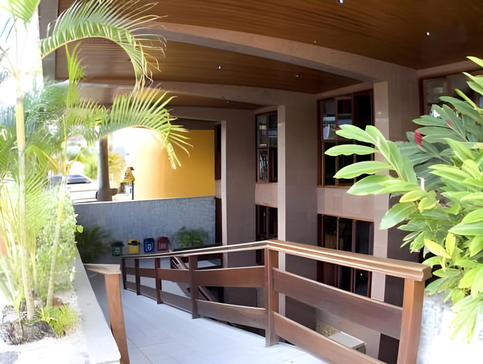 Exterior & Views 20