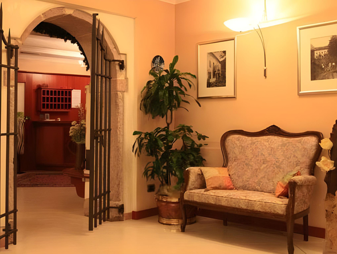 Public Area 2, Hotel Lilla', Trento