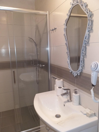 Bathroom 3, Zeravica Rooms B&B, Sremski Karlovci