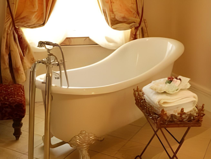 Bathroom 4, Ballyseede Castle Hotel