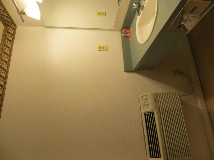 Bathroom 4, Portland Inn, Multnomah
