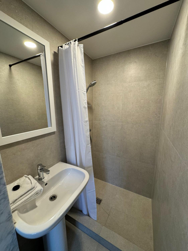 Bathroom 3, Beaux ARTS, Antwerpen