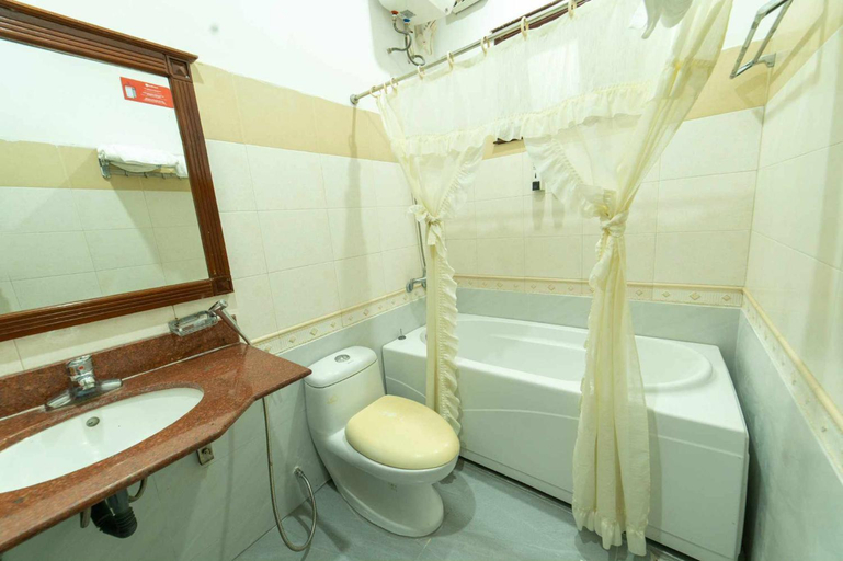 Bathroom 3, Stargazer Hotel, Da Nang