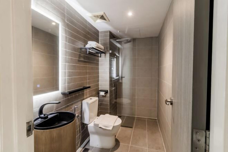 Bathroom 7