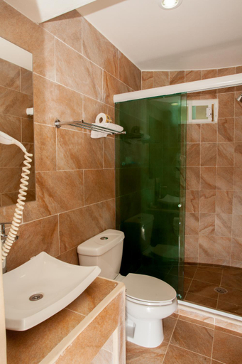 Bathroom 5, Princess Mayev, Dist. Pochutla