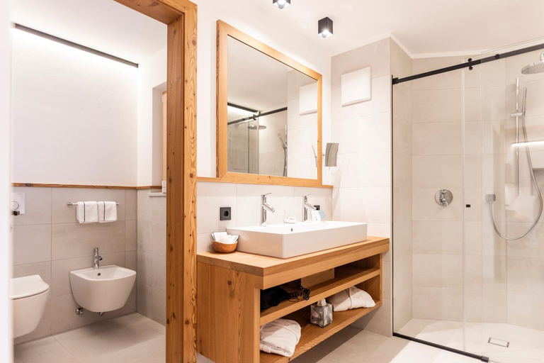 Bathroom 4, Hotel Tann, Bolzano