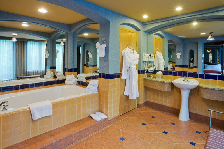 Bathroom 2, DoubleTree by Hilton North Vancouver, Greater Vancouver