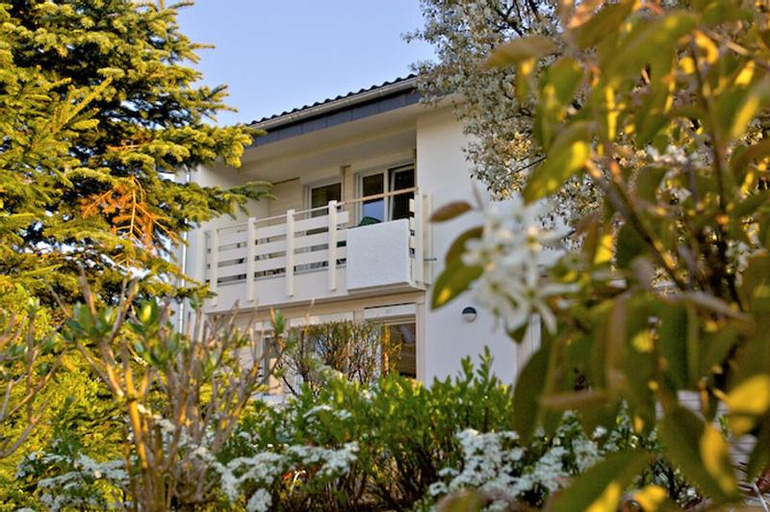Exterior 8