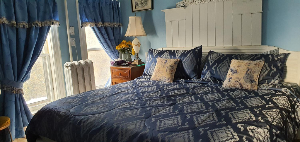 Others 2, A Moment in Time Bed and Breakfast, Niagara