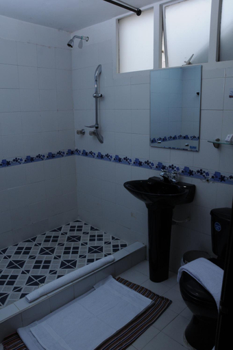 Bathroom 3, Hotel Central House a 5 min de la Embajada Americana, Santafé de Bogotá