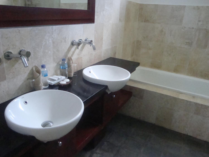 Bathroom 9