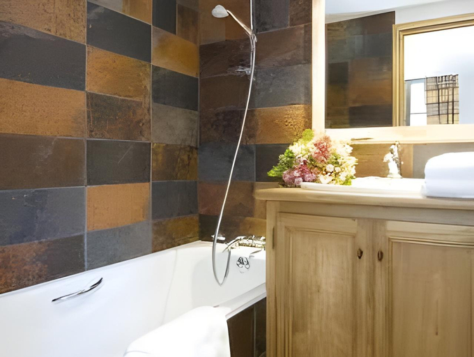 Bathroom 4, LOGIS HOTEL LE MONAL, Savoie
