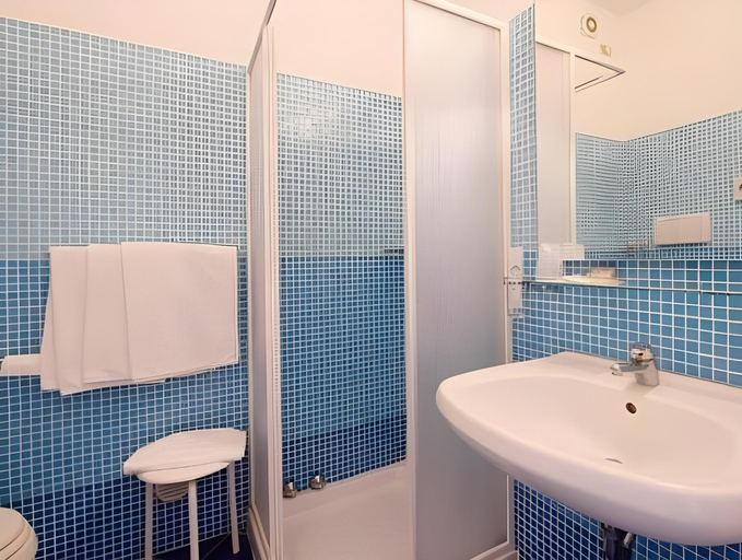 Bathroom 2, Hotel Ridolfi, Ravenna