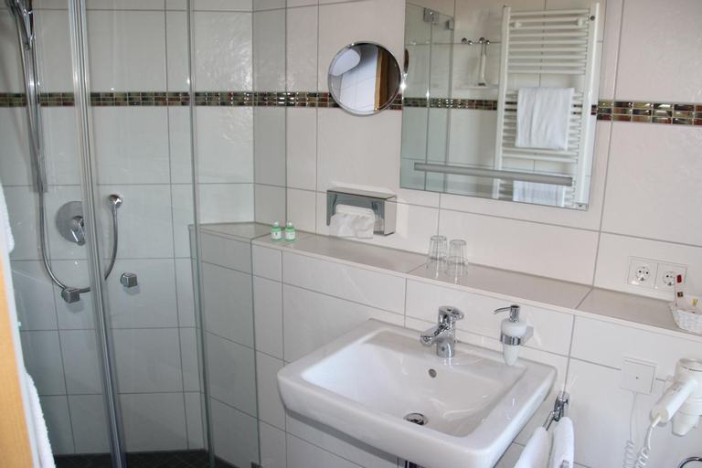 Bedroom 3, Dohlmuhle Hotel & Weingut, Alzey-Worms