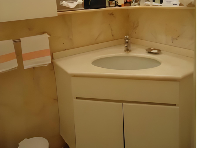 Bathroom 4, Hotel Matilde, Massa Carrara