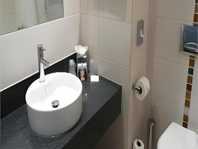 Bathroom 4, The Ellison